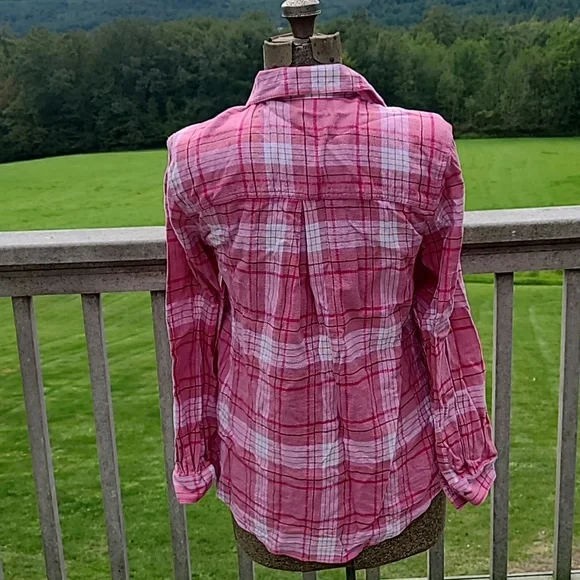 Like new flannel shirt - Picture 2 of 7
